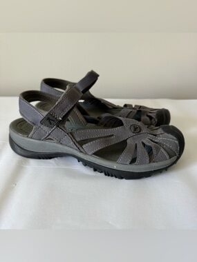 KEEN Size 7.5 Women’s Gray Sandals